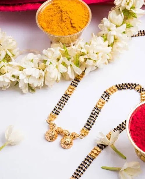 Gold disc pendant mangalsutra