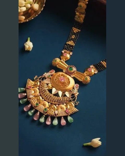 Temple pendant mangalsutra