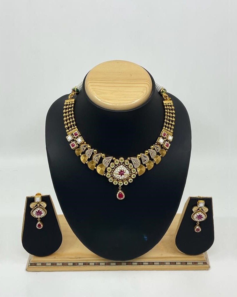 Fan pendant kundan necklace set