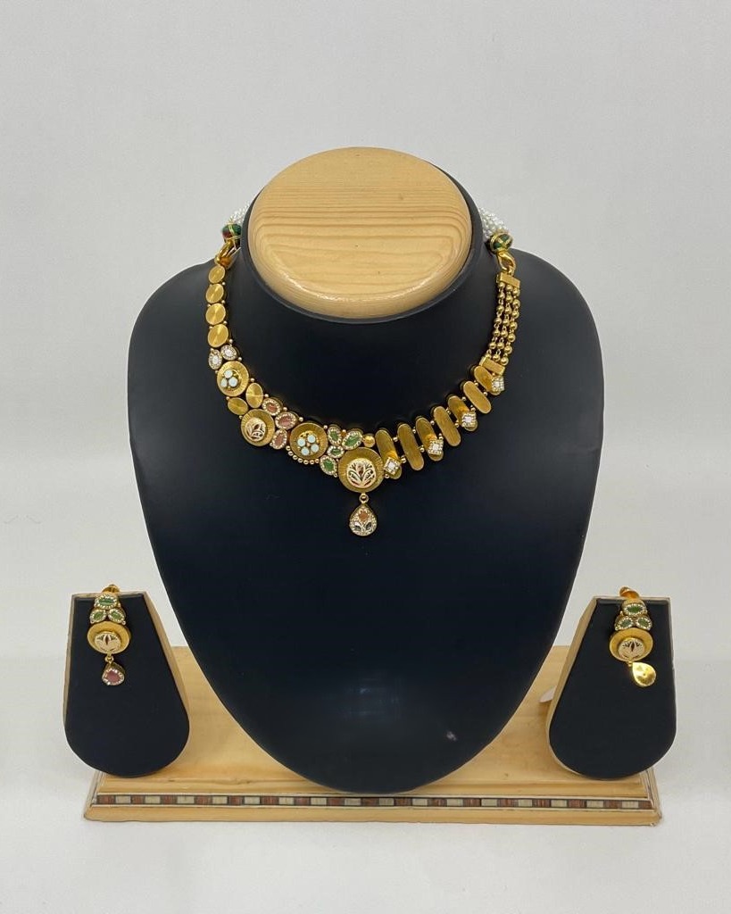Kundan necklace set with sunburst discs and floral pendant