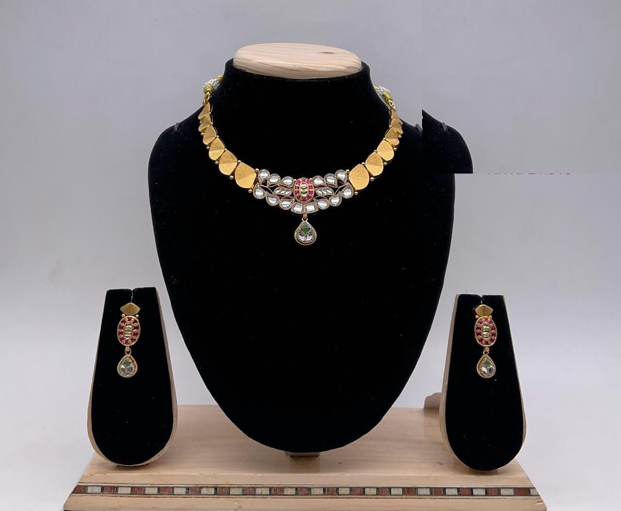 Gold and gemstone necklace set