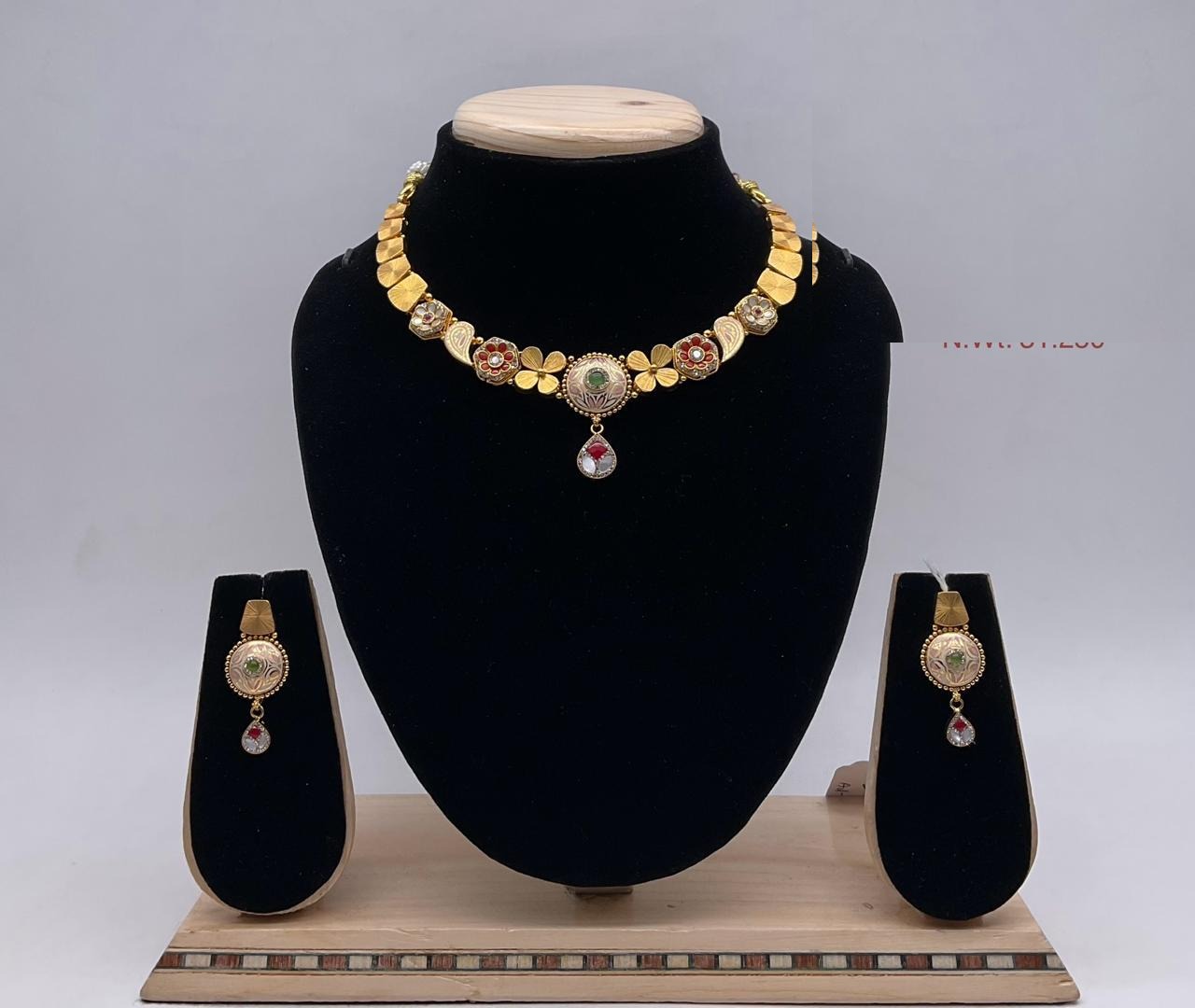 Gold and gemstone necklace set